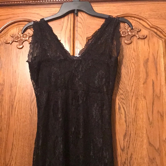 Black lace dress - Picture 3 of 4